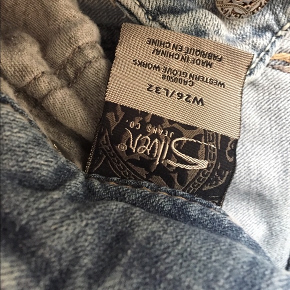Silver Jeans Denim - 26/32 silver jeans. Small stain on right leg.